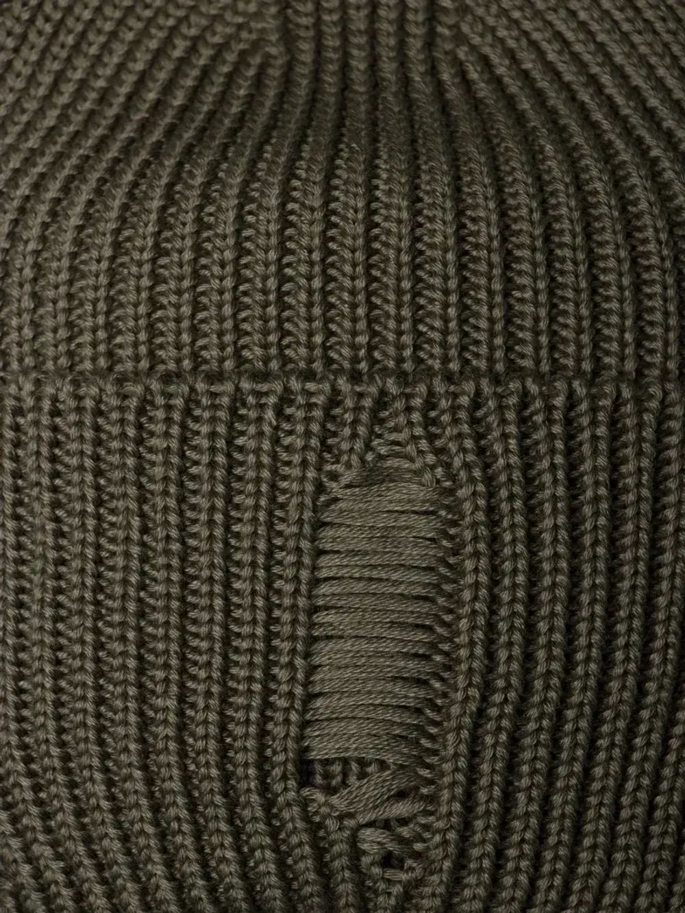 Шапка женская на осень рваная