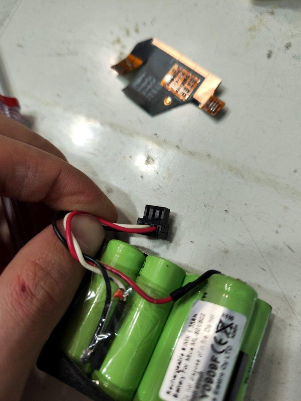 Ремонт аккумулятора фонаря MICA ML-600-1400