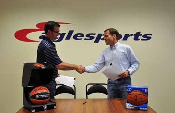 Вице-президент Spalding International подписал договор о продлении сотрудничества с Eaglesports