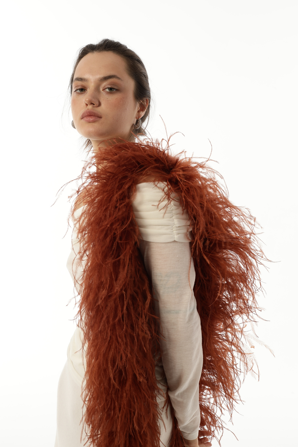 Боа перьевое, коричневого цвета