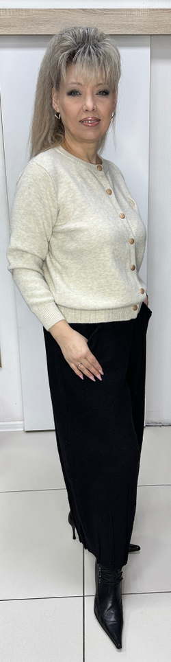 Бежевый жакет-кофта на пуговицах