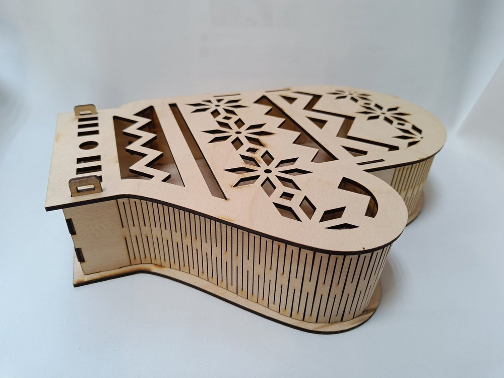 Подарочная коробка Варежка, фанера