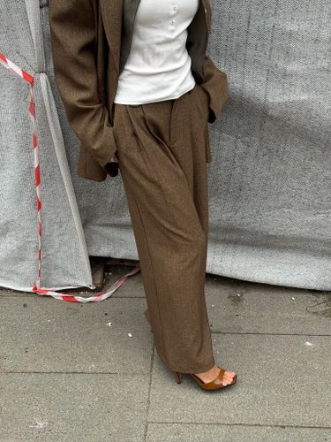 Коричневый брючный костюм-двойка