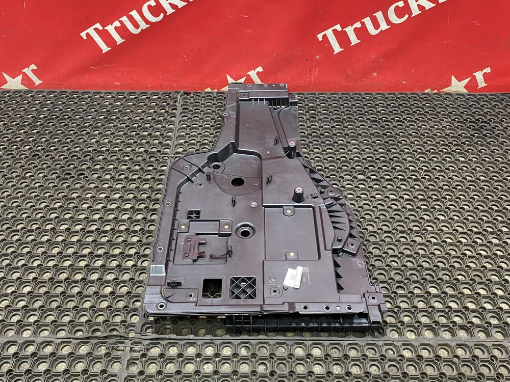 Кронштейн стеклоподъемника правый 2022г