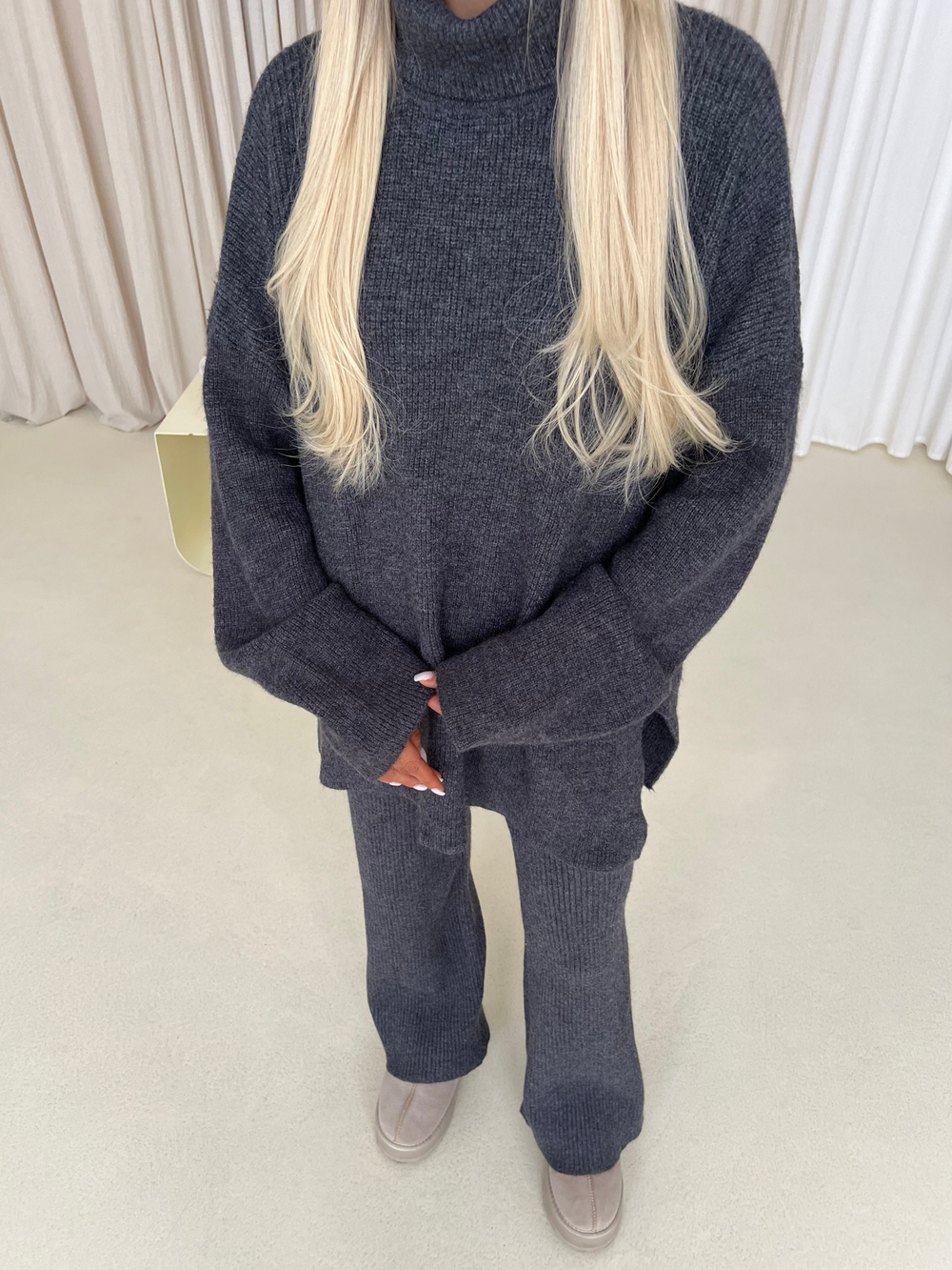 Шерстяной костюм серый