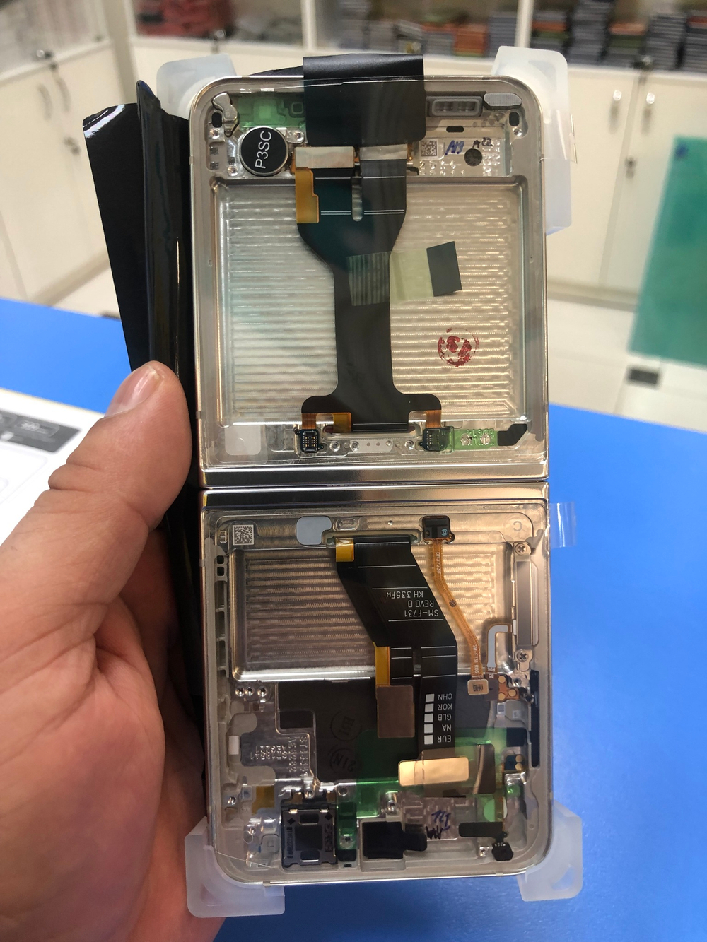 Дисплей в сборе с тачскрином и рамкой, Cream(Бежевый) для Samsung F731 Galaxy Z Flip 5 Оригинал.