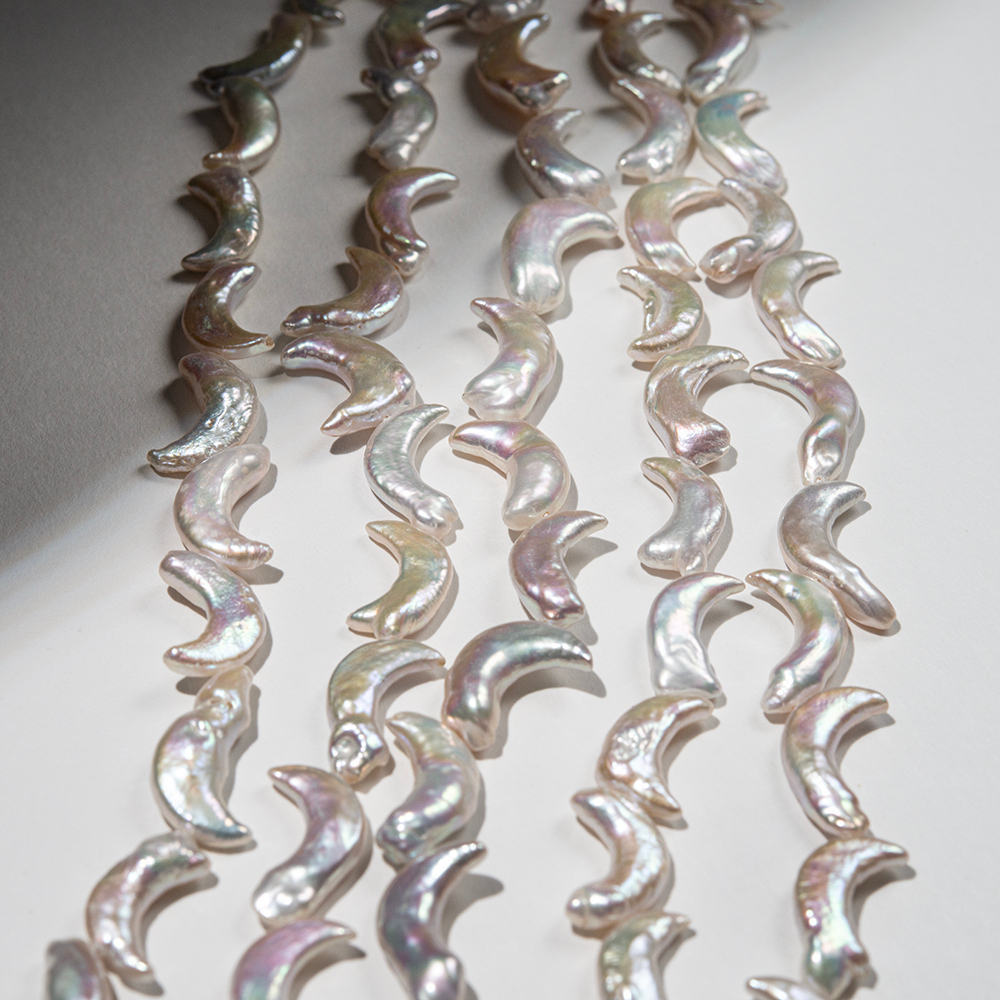 Жемчуг культивированный в форме лунниц, 18-21мм, белый