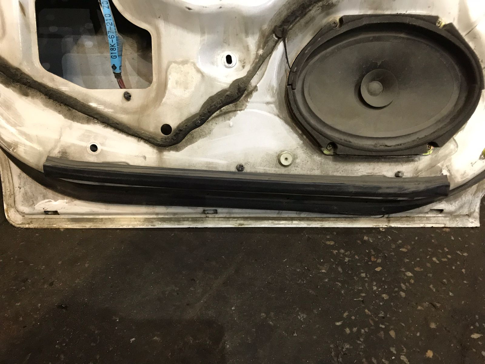 Дверь задняя левая MAZDA CAPELLA 2001