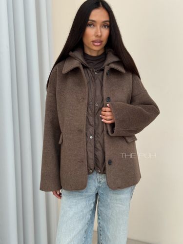 Коричневое пальто-пиджак с утепленным жилетом