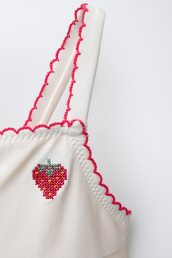 ZARA КУПАЛЬНИК С ВЫШИВКОЙ «КЛУБНИКА», ЭКРЮ