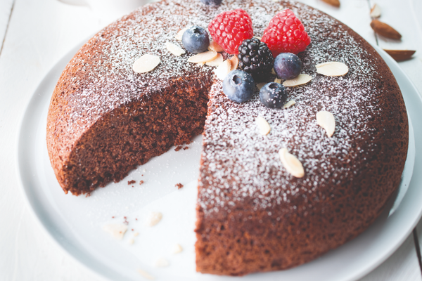 Шоколадный кекс с орехами