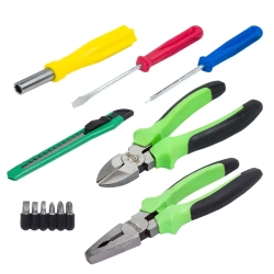 Набор инстр. 12пр.(биты:PH1,2,3,SL4,5,6мм,отвертка-битодержатель 120мм,отвертки:PH0х65мм,SL3х65мм,нож,плоскогубцы 165мм,бокорезы 150мм),в блистере Помощник 555