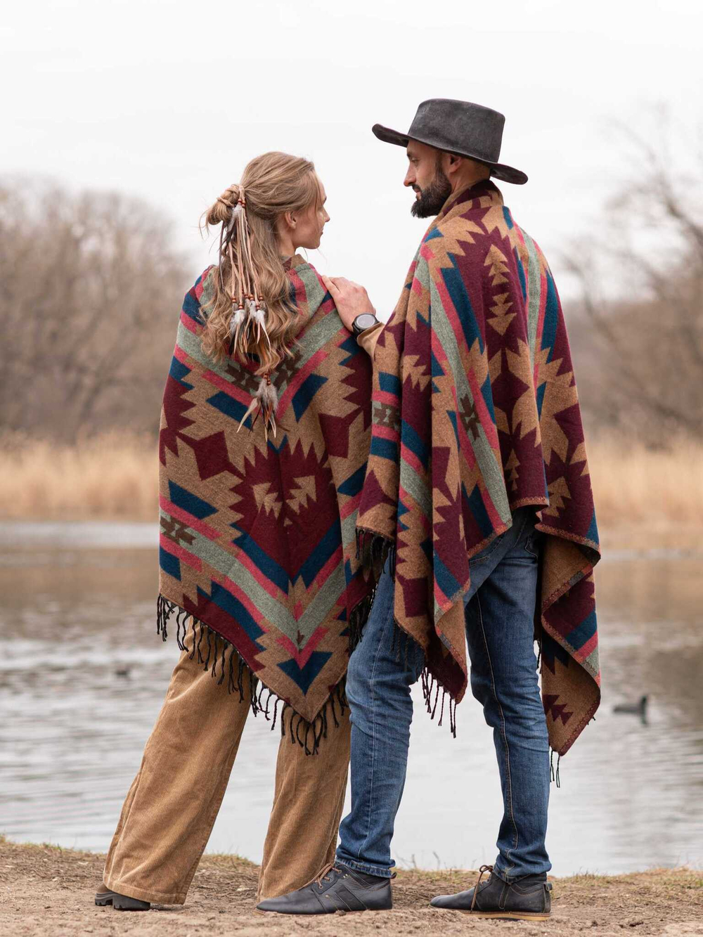 Палантин теплый с орнаментом Навахо