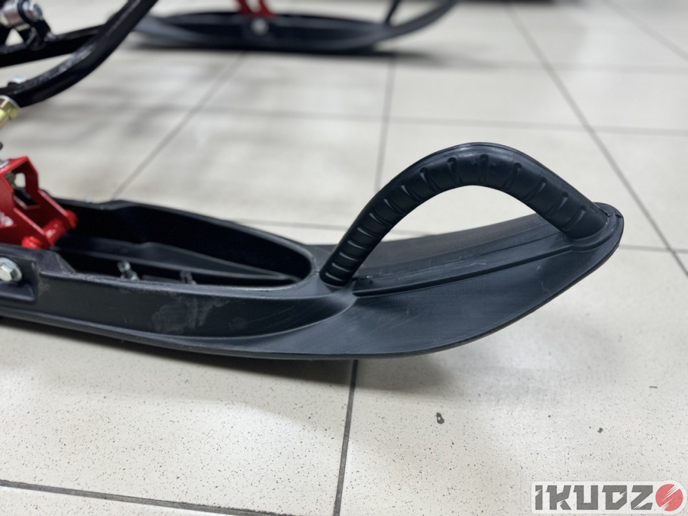 ЛЫЖНЫЙ МОДУЛЬ IKUDZO (УСИЛЕН, С ПОДОГРЕВОМ РУЧЕК, ПЛАСТИКОВЫЕ ЛЫЖИ)