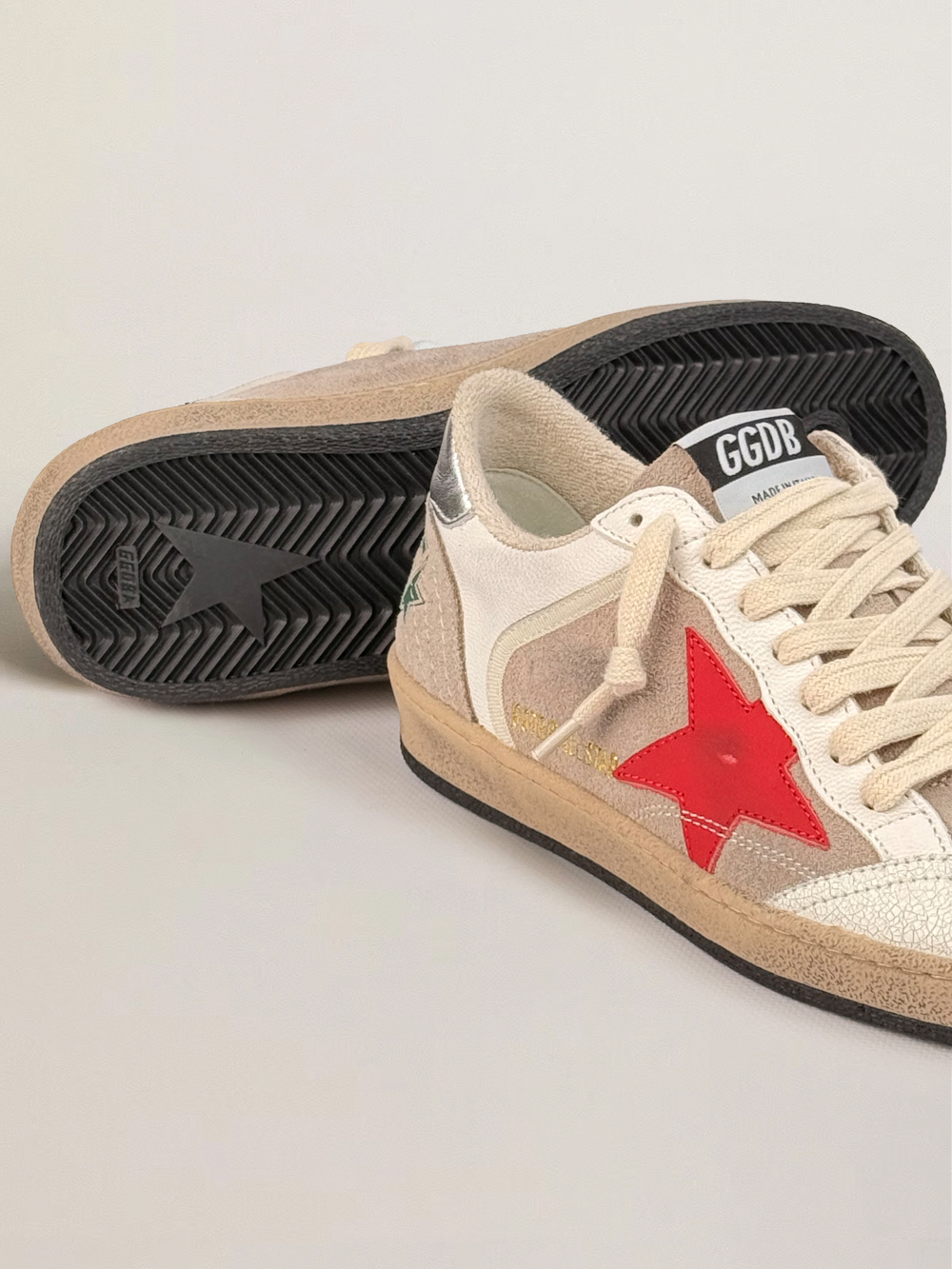 Ball Star in grey suede with red star