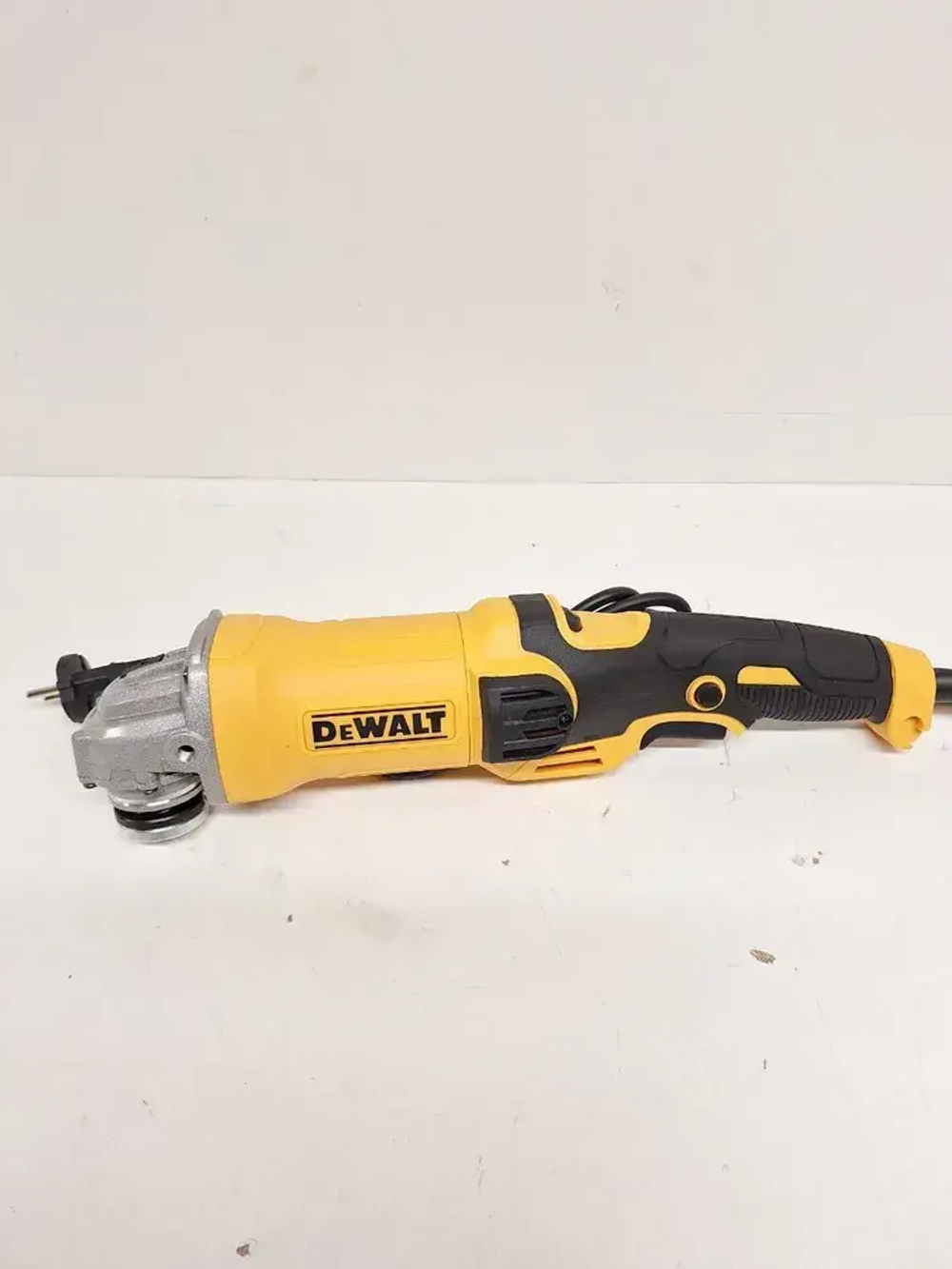 УШМ/Болгарка Dewalt с регулировкой скорости 1600WT
