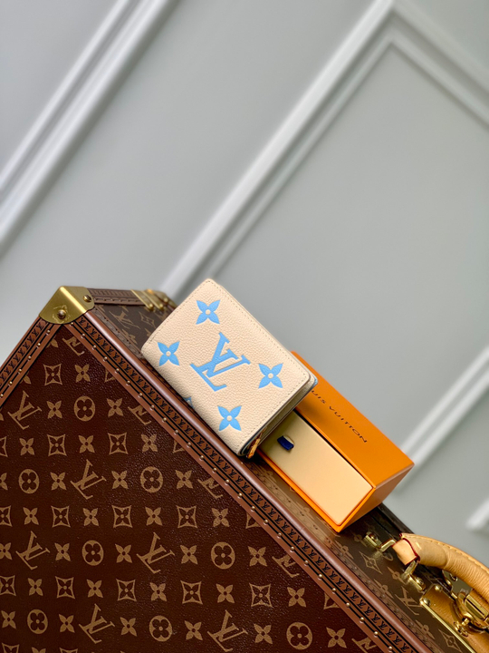 Louis Vuitton Clea Wallet