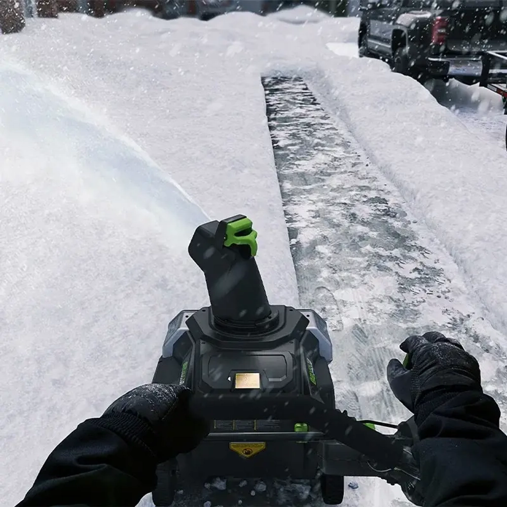 Greenworks GD82 82В аккумуляторный снегоуборщик (1 x 5 Ач, ЗУ) ковш 56 см, выброс 8 м 2602507UB