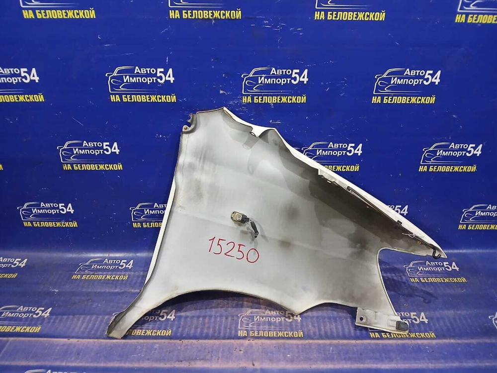Крыло переднее левое TOYOTA LITEACE NOAH 1996-2007