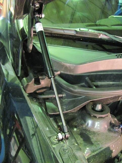 Амортизатор (упор) капота на Hyundai Solaris UP 2723(с 2010 по 2017 г.в.)Atlant