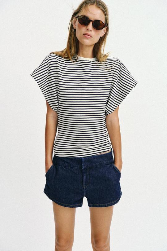 ZARA ПРИТАЛЕННАЯ ФУТБОЛКА В ПОЛОСКУ, ПОЛОСКИ