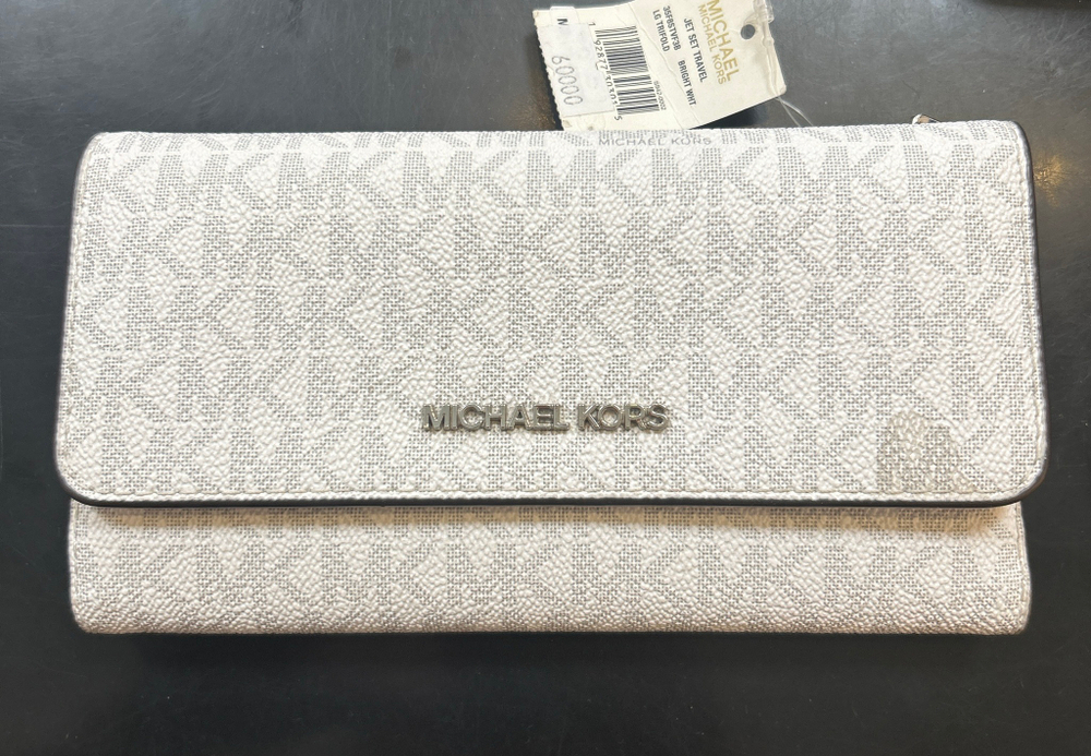MK jet set travel black silver