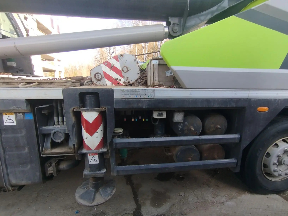 Zoomlion ZTC* 6x4 Автокран ZTC300V 	(Дизельный, 7,8 л, 313 л.с., МТ)