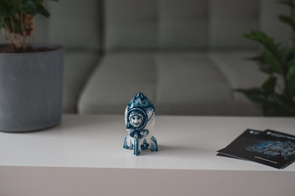 Скульптура "Ракета с 1 космонавтом"