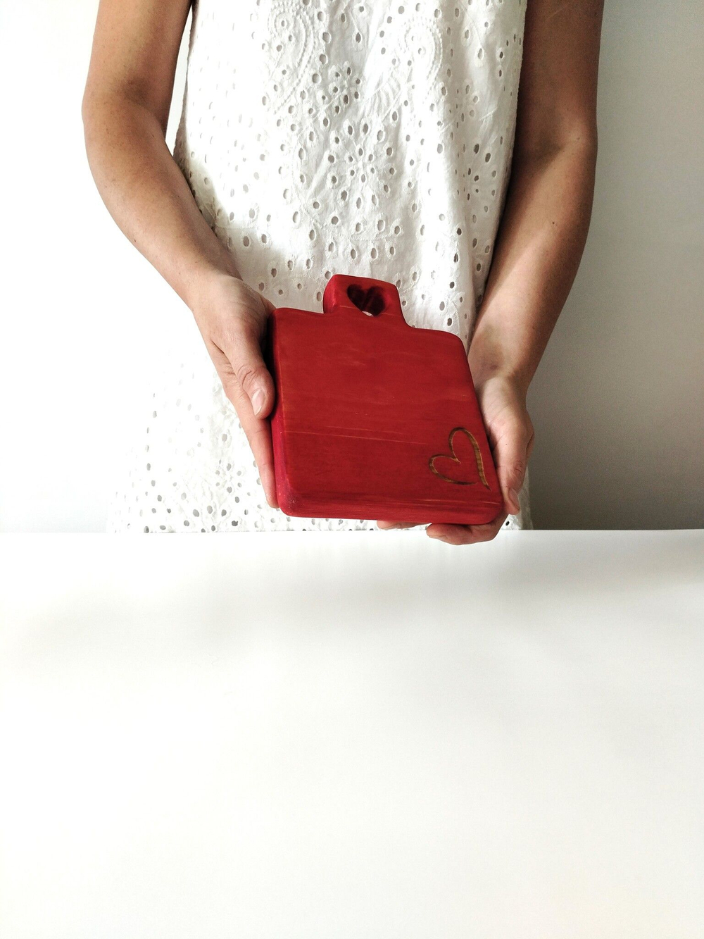 Доска деревянная разделочная "Маме"