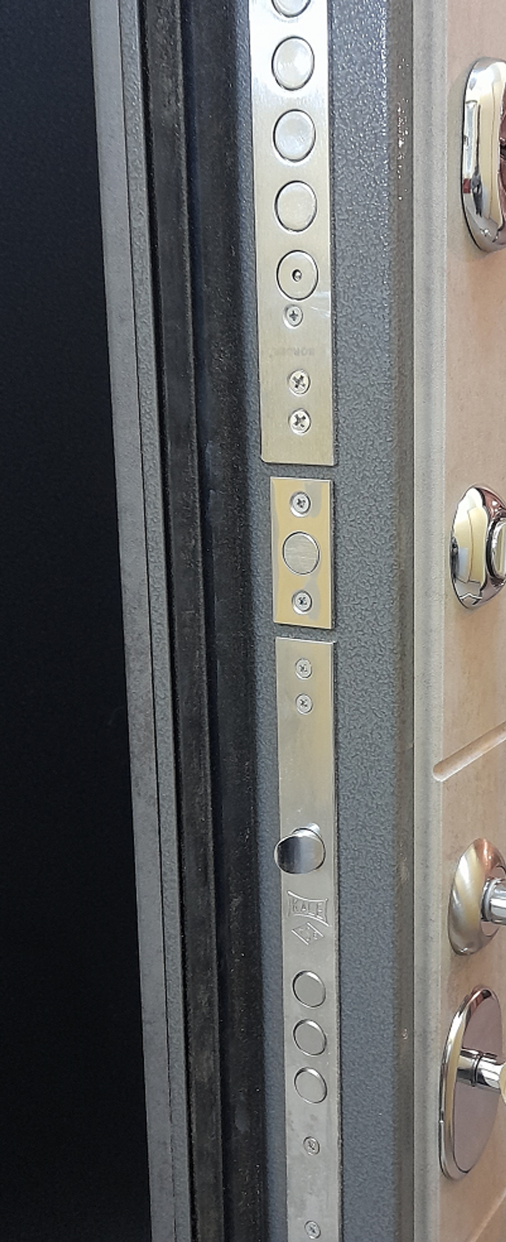 Входная металлическая дверь RеX (РЕКС) 23 Пчела Бетон темный / ФЛ-117  Беленый дуб 16мм