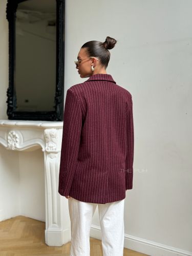 Бордовый двубортный жакет в полоску