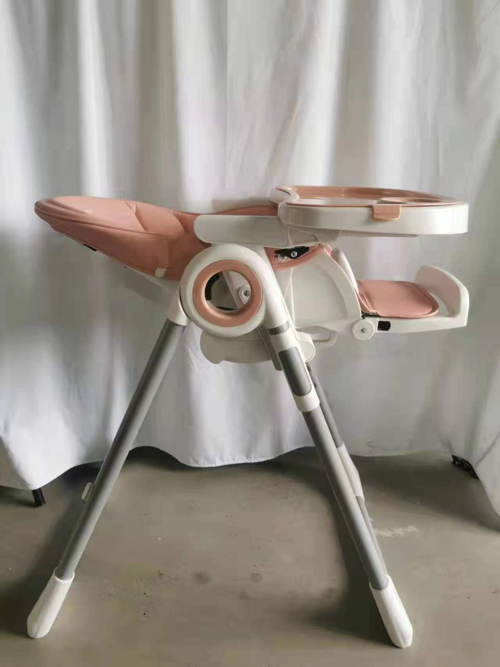 Стульчик для кормления Luxmom Q1