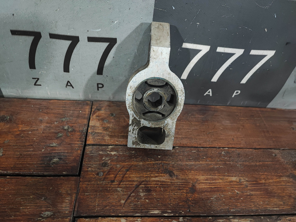 Сайленблок переднего рычага Audi A4 (B8) 07-15 Б/У Оригинал 3C0199231E