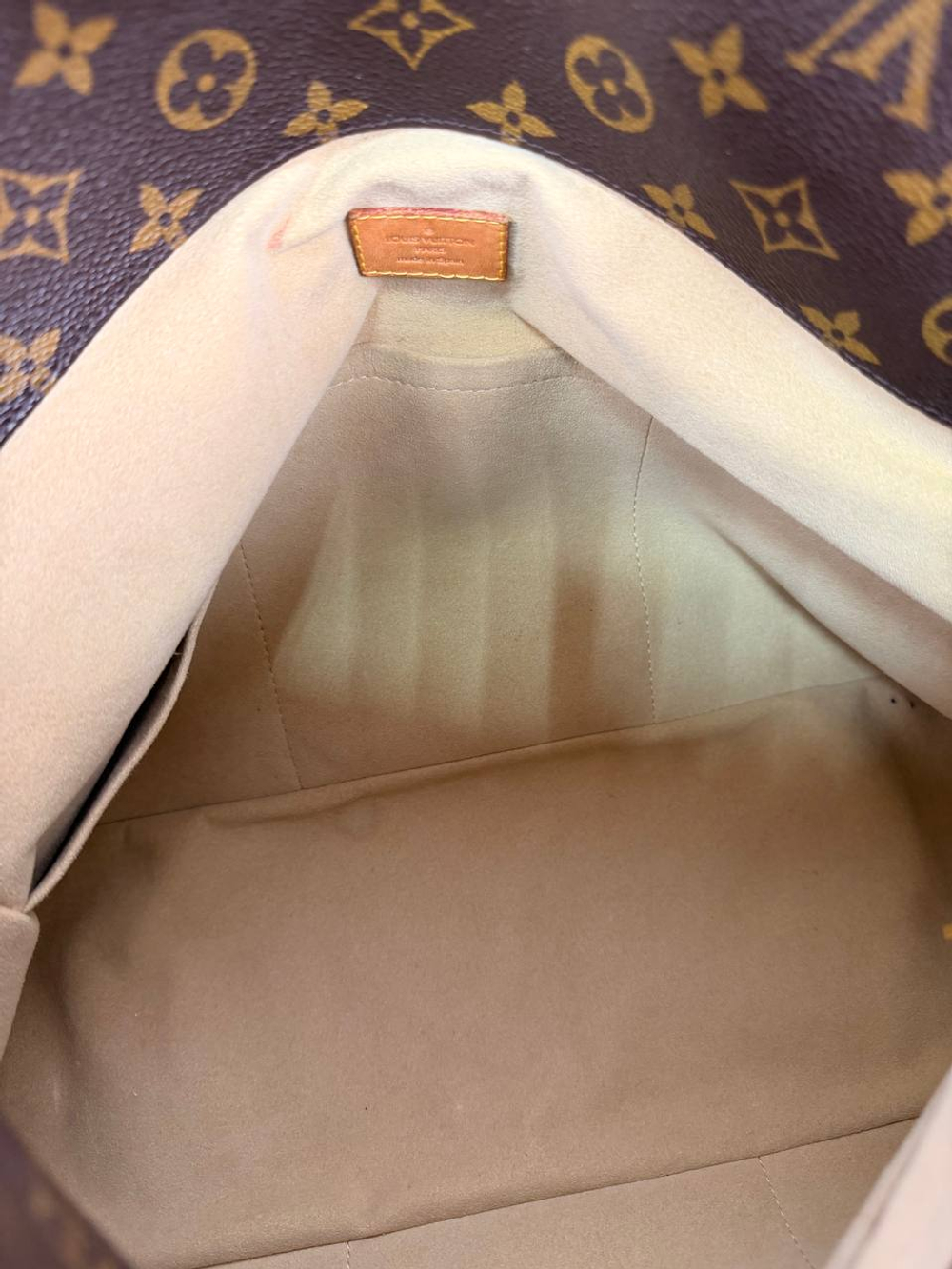 Сумка Louis Vuitton Artsy MM