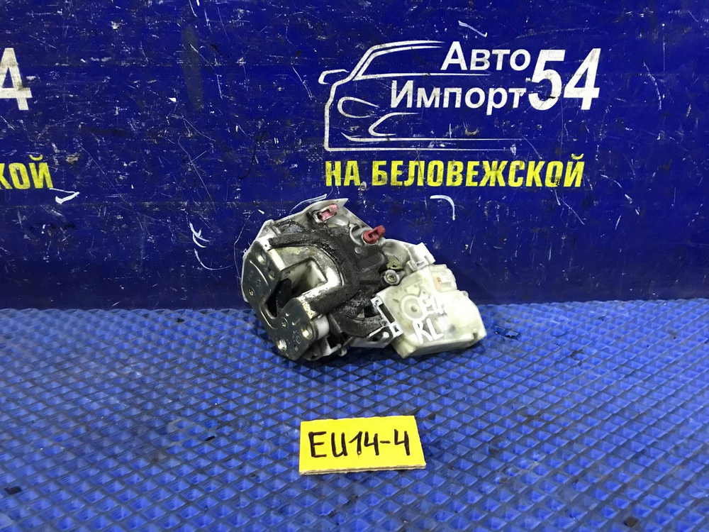 Замок двери задней левой NISSAN BLUEBIRD 1997