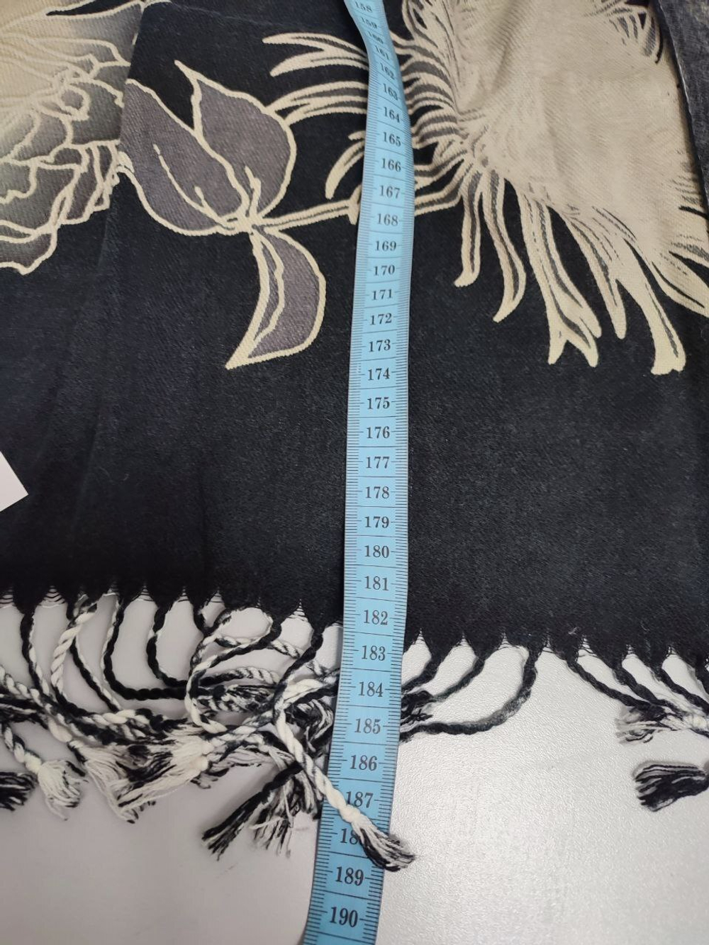 Шарф с бахромой