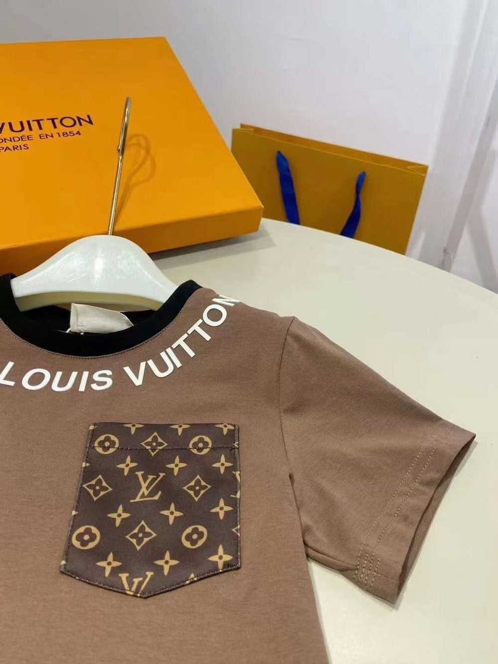 Шорты и футболка для мальчика Louis Vuitton