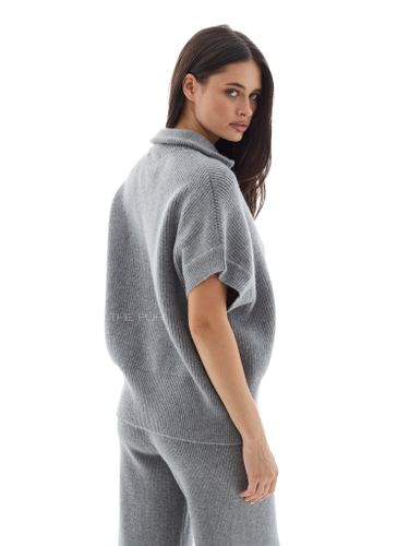 Серый трикотажный костюм с жилетом