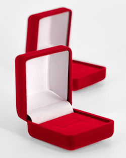 Коробочка для ювелирного украшения форма пирамида