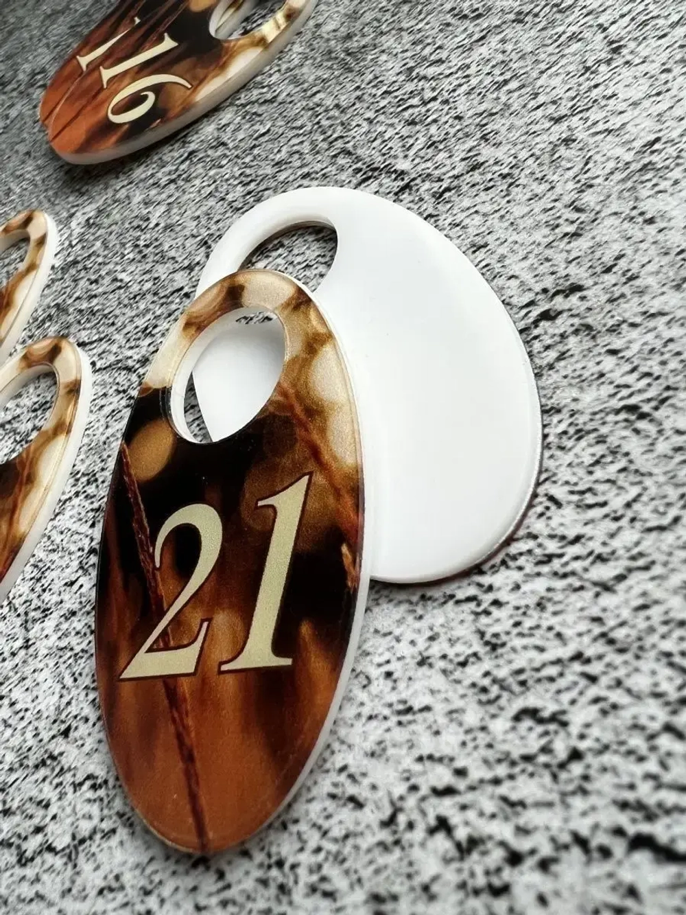 Номерки для гардероба акрил 4х7 см