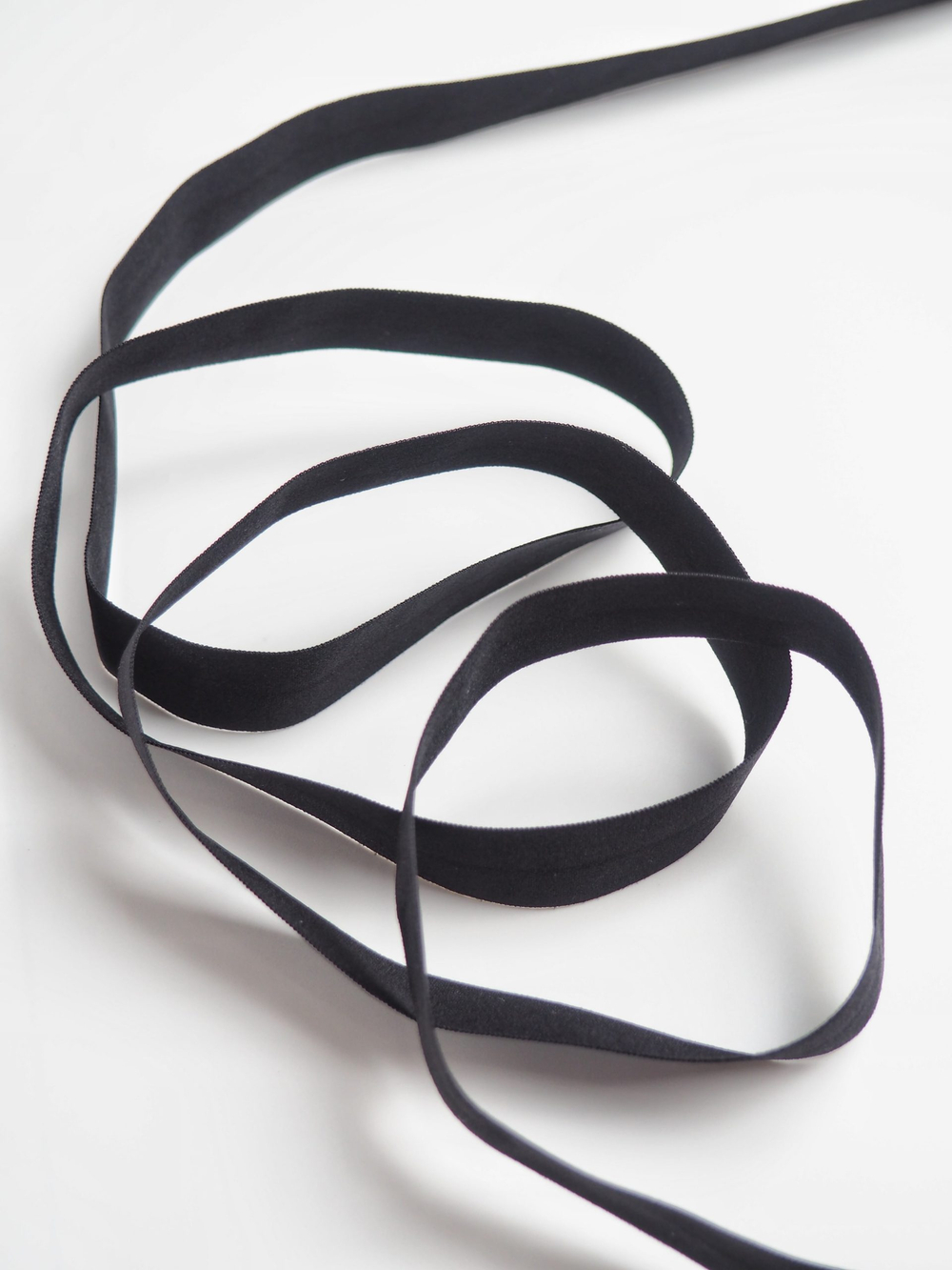 Бейка эластичная черная матовая ширина 20 мм