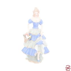 Статуэтка Royal Classics Девушка с корзинкой цветов 30 см