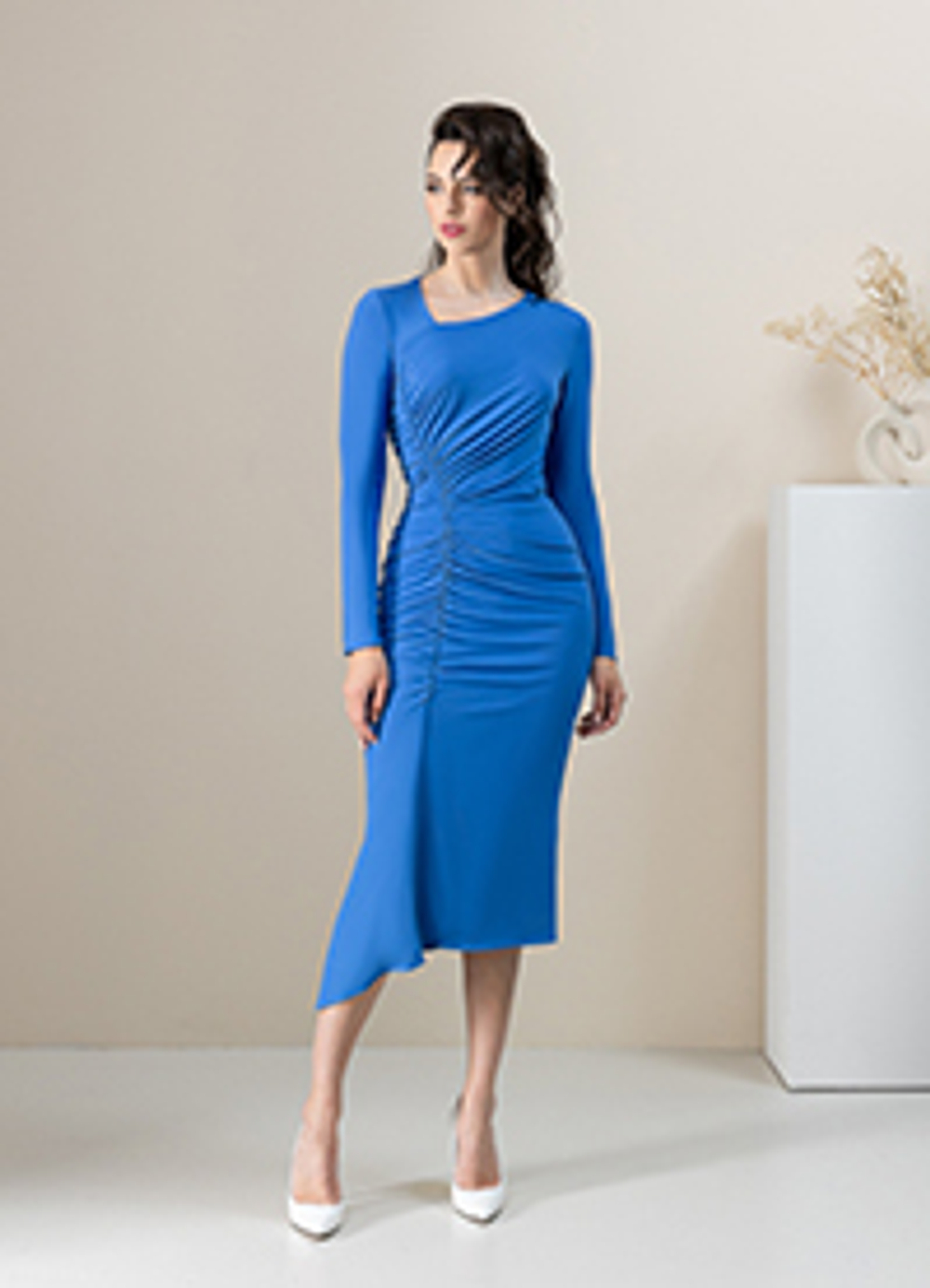 Трикотажное платье с фигурным вырезом синее 04-03-23 SS