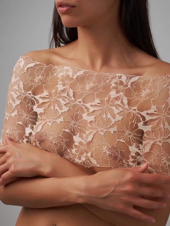 05-98 Вышивка на неэл. сетке 23 см, телесный