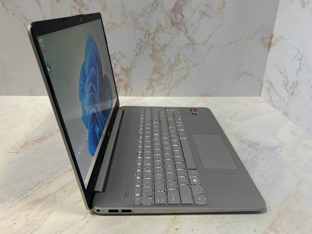 Ноутбук HP 15s-eq2013ur Конфигурация: AMD Ryzen 5 5500U/8GB/512GB SSD/AMD Radeon Graphics/15,6 (1920*1080) IPS/Win 11/B1