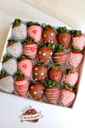 Клубничная валентинка в шоколаде