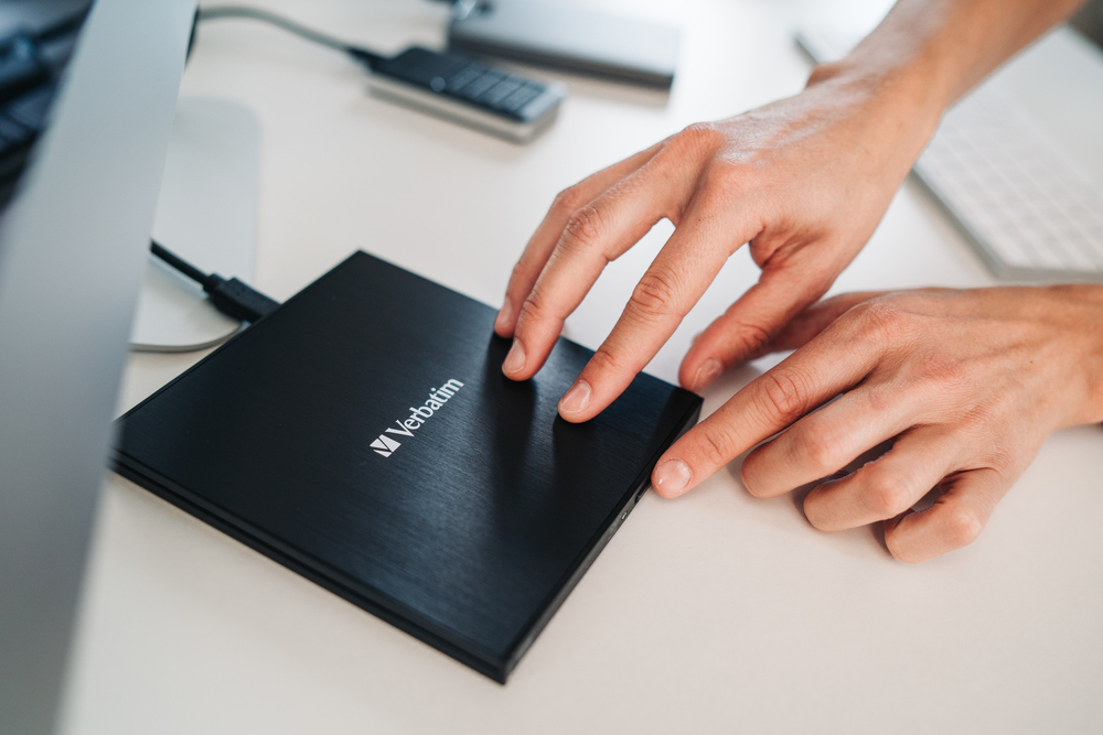 Привод внешний Verbatim Slimeline CD/DVD Writer USB 2.0 с адаптером на Type-C