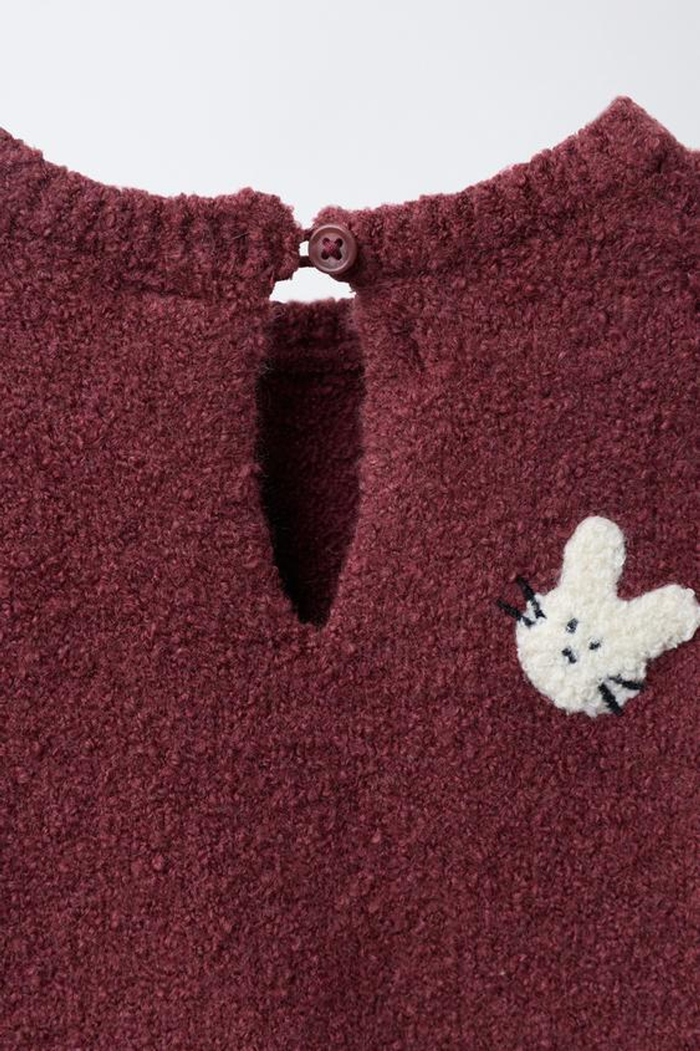 ZARA ВЯЗАНЫЙ СВИТЕР С ВЫШИТЫМИ КРОЛИКАМИ, МАЛИНОВЫЙ