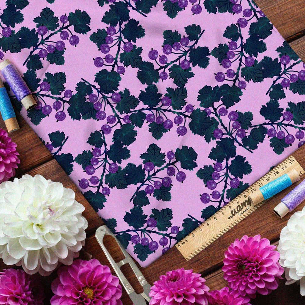 Ткань оксфорд 210 затемнённая смородина на розовом фоне