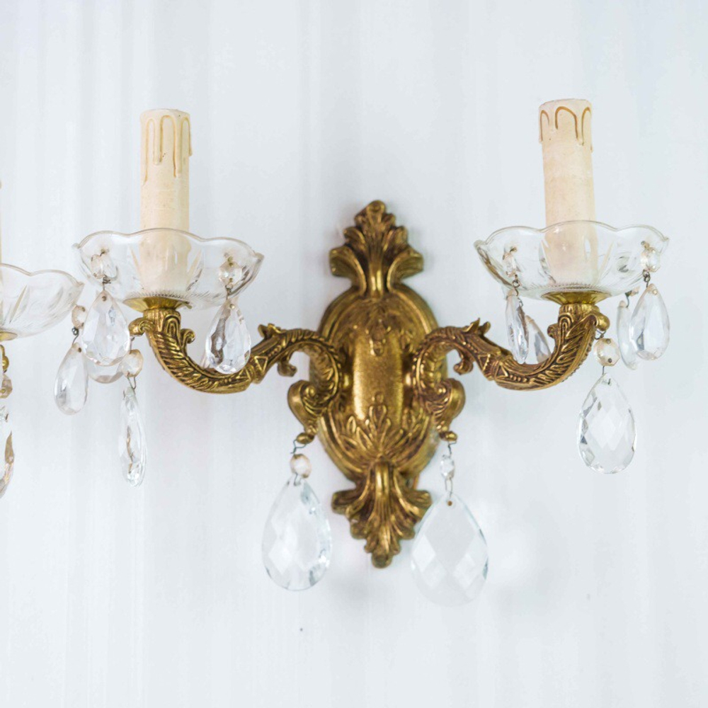 Пара изысканных настенных бра с хрустальными подвесками в стиле Людовика XV